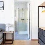 Romantic Getaway With Jacuzzi, Downtown מולהאוס