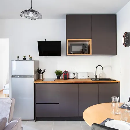 Romantic Getaway With Jacuzzi, Downtown 公寓 *