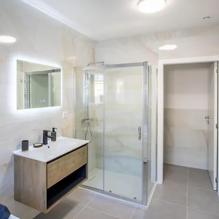 Romantic Getaway With Jacuzzi, Downtown * Mulhouse