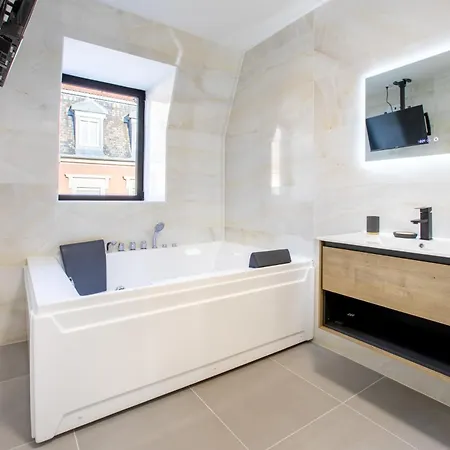 Apartment Romantic Getaway With Jacuzzi, Downtown *