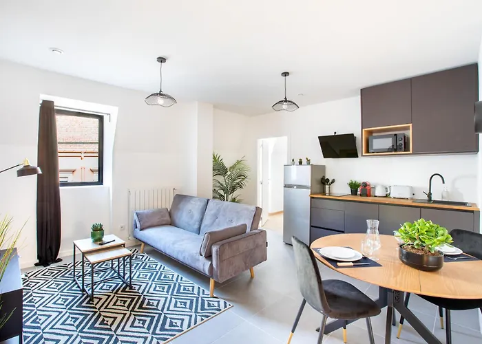 Romantic Getaway With Jacuzzi, Downtown *