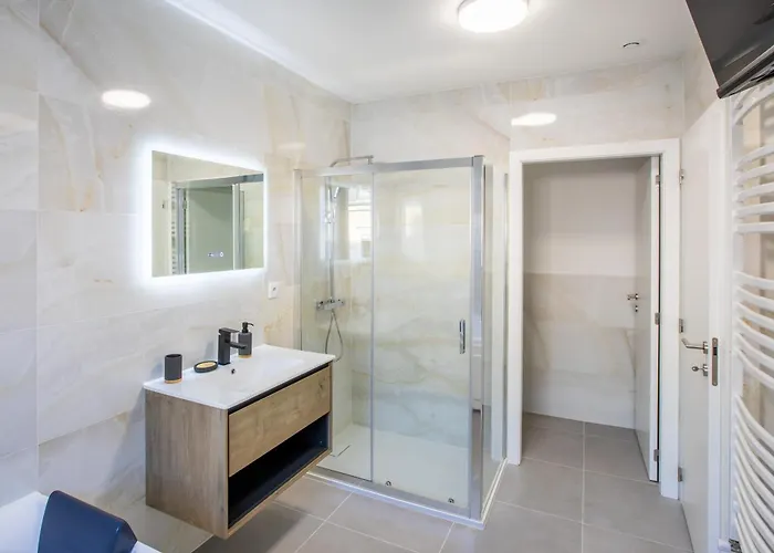 Romantic Getaway With Jacuzzi, Downtown * Mulhouse