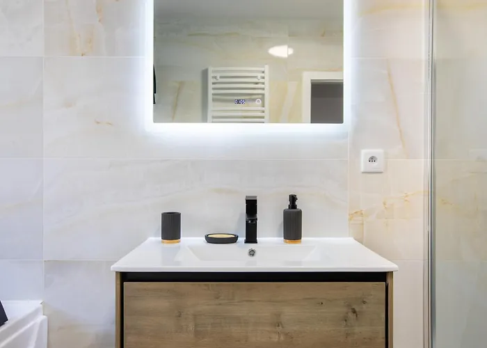 Romantic Getaway With Jacuzzi, Downtown * Mulhouse